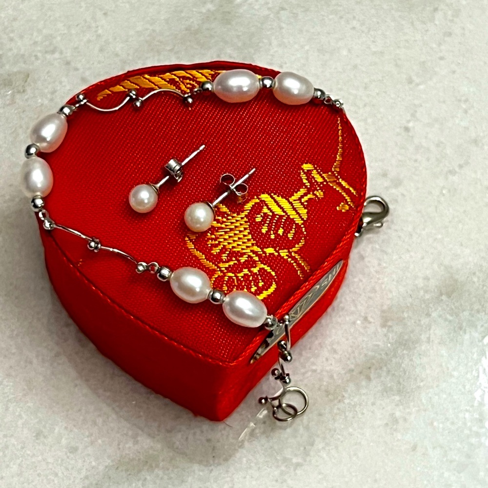 Pearl bracelet and earrings in a heart shaped Chinese design box